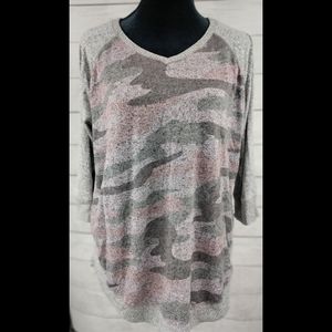 ❄️3 for$15 SALE❄️Maurices Camo Shirt